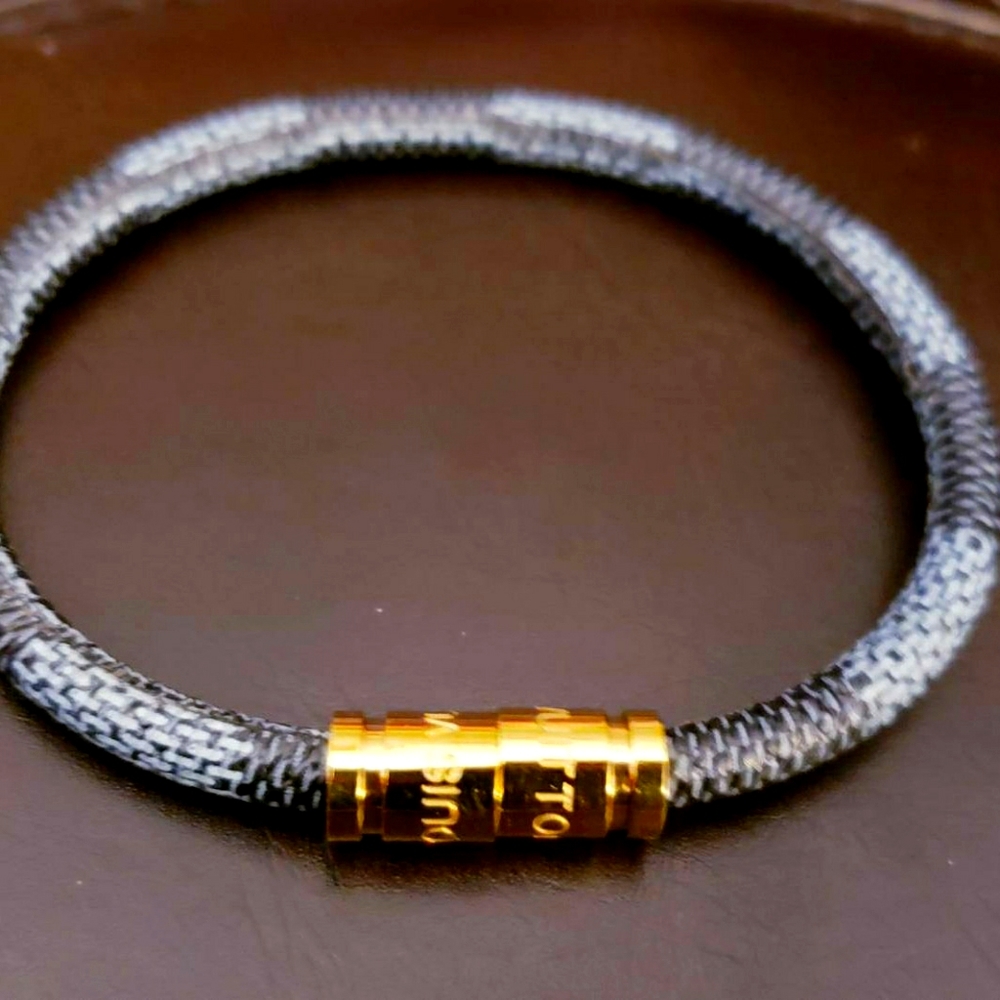 6.5" Blue Bangle Bracelet with Magnetic